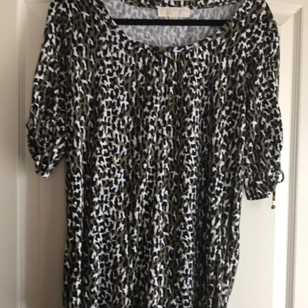 T shirt shirt sleeve top